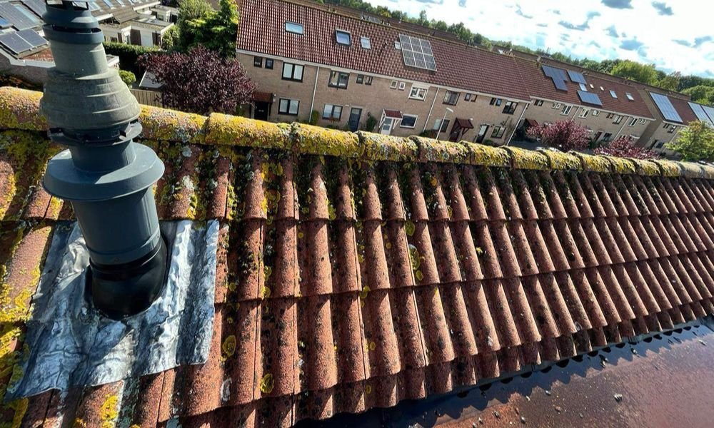 Langwerpige oude nokvorsten Nokvorst reparatie